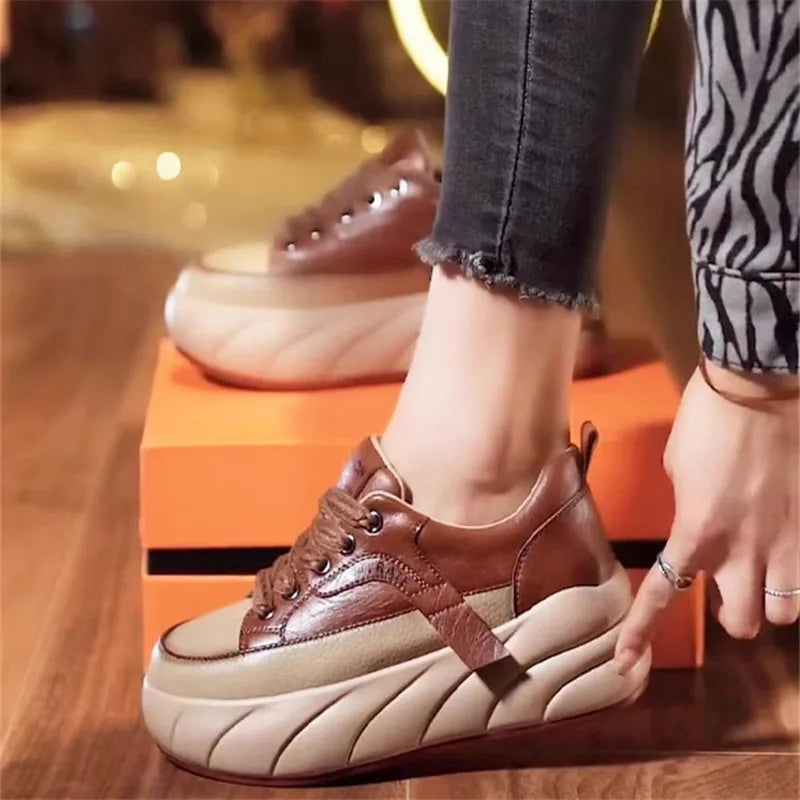 Tênis Feminino de Couro Plataforma